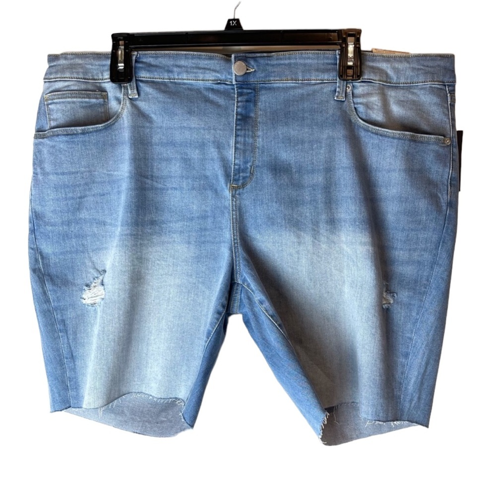 NWT Universal Thread Mid Rise Bermuda Jean Shorts 26W